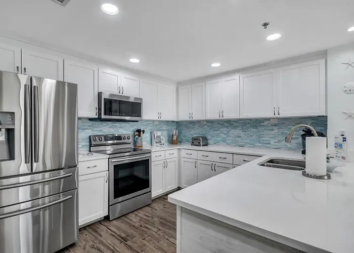 Bristol 1107-beachfront Updated On-site Restaurants Sleeps 9 Apartment *